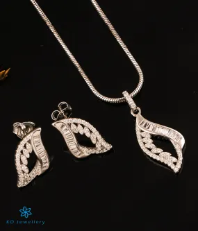 The Magnificient Sparkle Silver Pendant Set